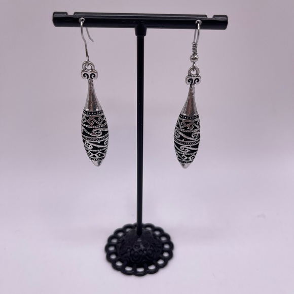 Boho Silver-Tone Filigree Hollow Dangle Earrings - Picture 1 of 2
